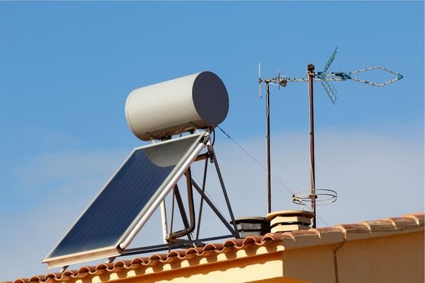 Armazenamento de Energia Solar: Como Funcionam as Baterias Solares?