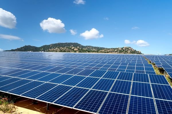Painéis Solares Policristalinos: Uma Opção Econômica e Eficiente